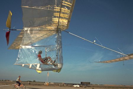 BRYAN ALLEN FLYING GOSSAMER CONDOR, SHAFTER CA 08/77